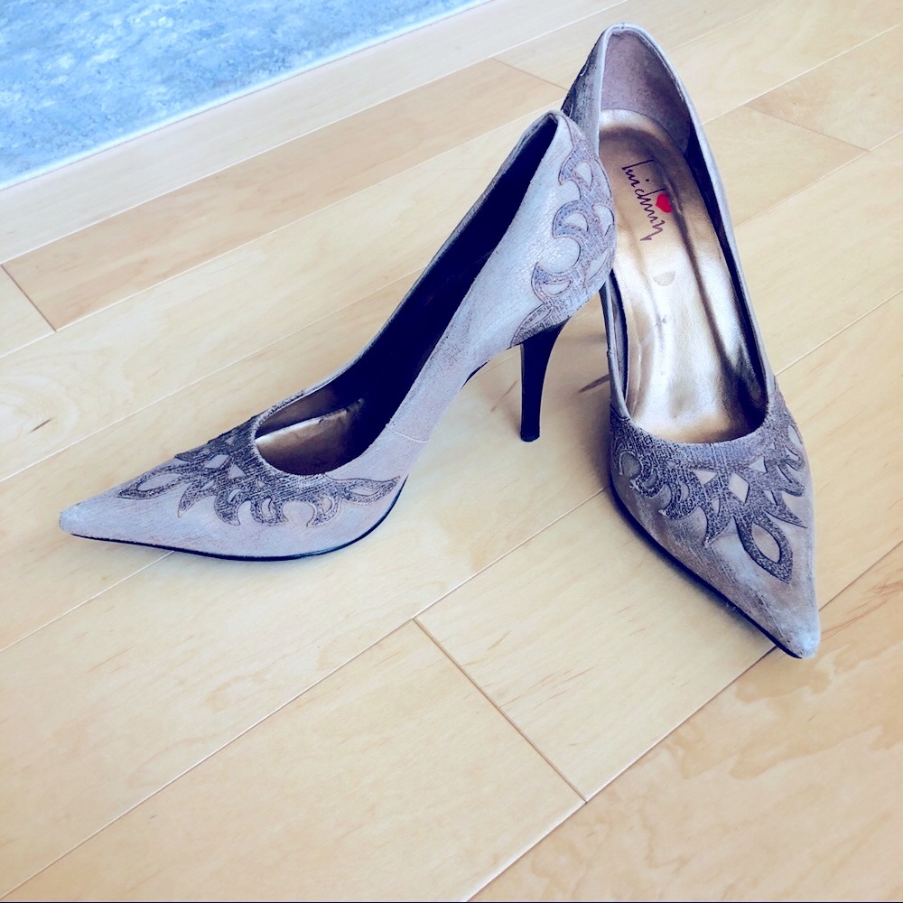 Luichiny gold leather heels sz 8